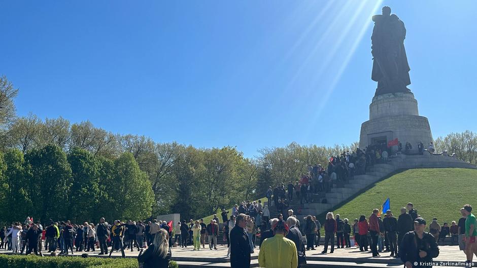 65567586 403.jpg Deutsche Welle Мемориал, Трептов-парк