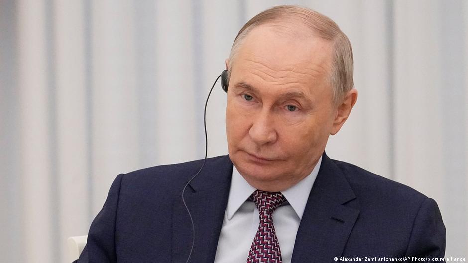 ВЦИОМ после падения рейтинга Путина начал проводить опросы на дому 1 76642470 403.jpg Deutsche Welle ВЦИОМ