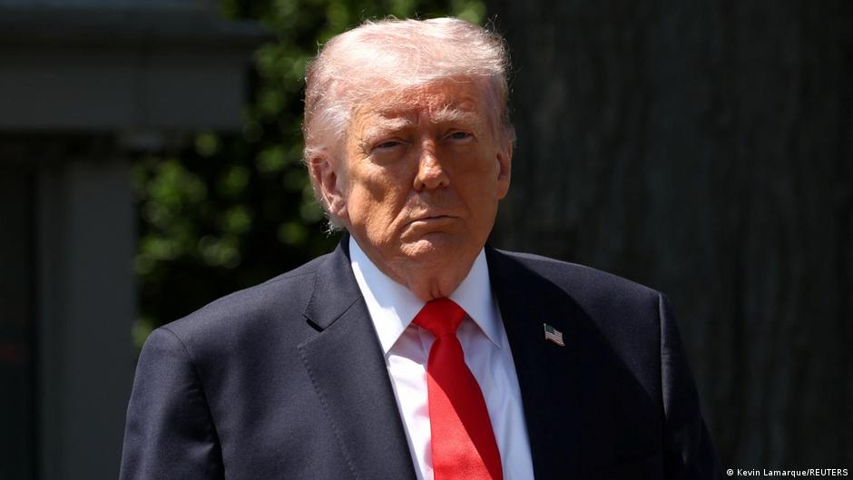Рейтинг одобрения Трампа в США установил новый антирекорд 1 77014897 403.jpg Deutsche Welle рейтинг Трампа
