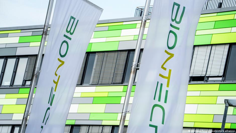 Герой борьбы с ковидом BioNTech терпит миллионные убытки 1 77055923 403.jpg Deutsche Welle BioNTech