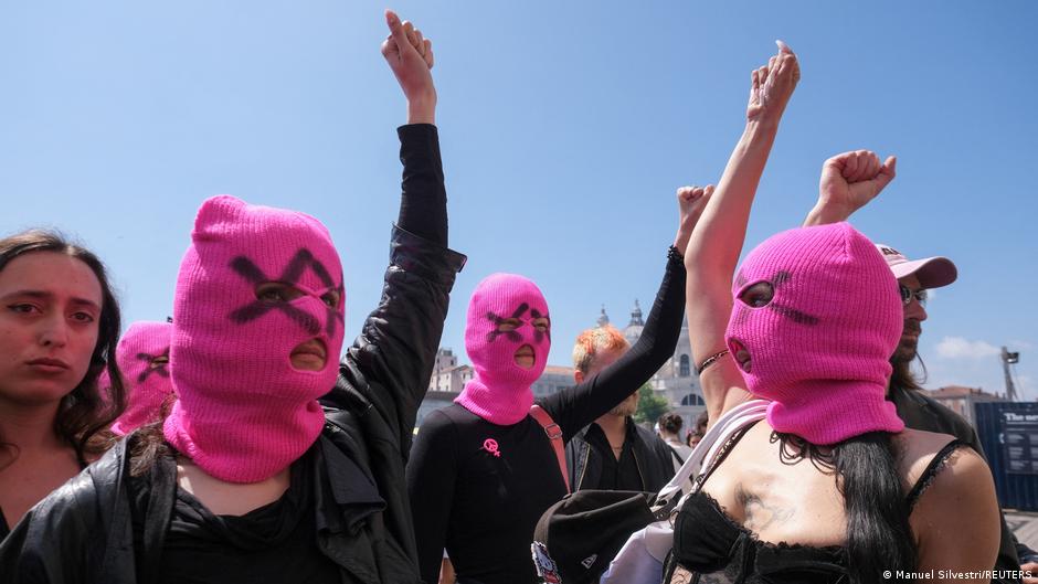 77087677 403.jpg Deutsche Welle Pussy Riot
