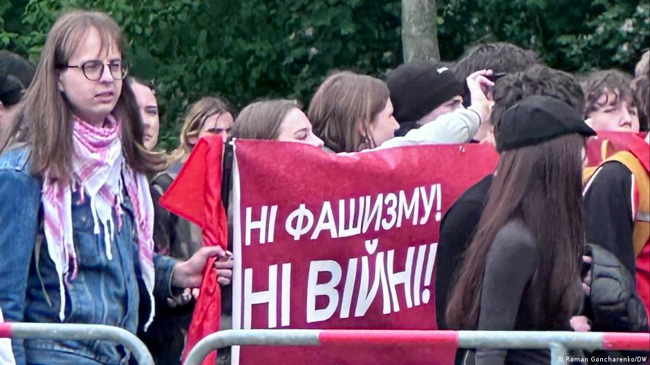 8 мая в Берлине: венки, марш памяти и запрещенные флаги 1 77100649 403.jpg Deutsche Welle Берлин
