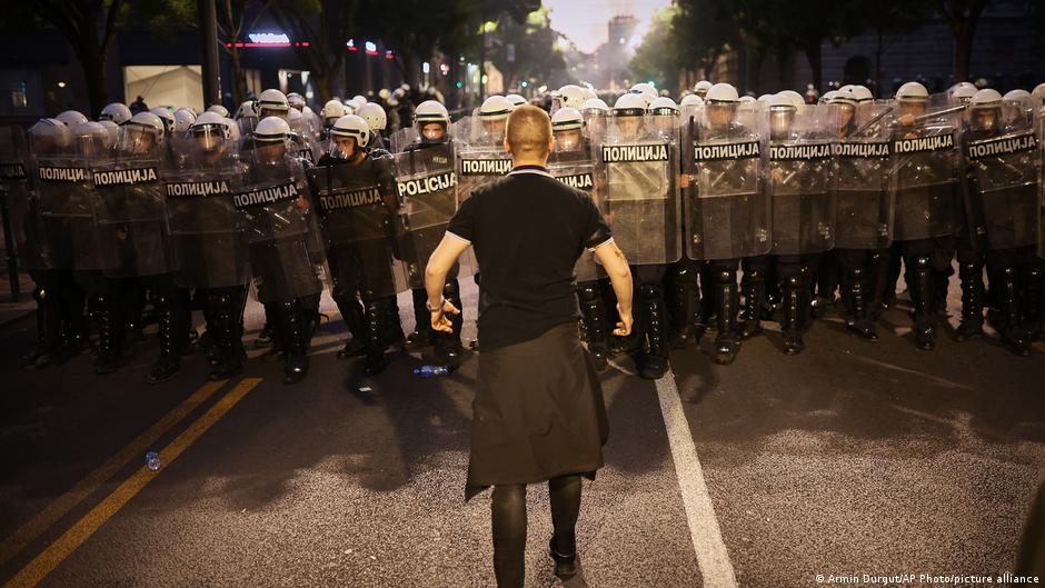 В Сербии - беспорядки и задержания после антиправительственных протестов 1 77275521 403 1.jpg 1 Deutsche Welle протесты в Сербии