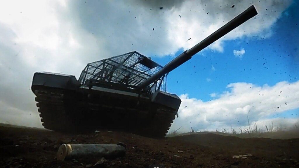 Видео вместо танков. Какое оружие показали на военном параде в Москве? 1 Танк на видеоролике Минобороны РФ