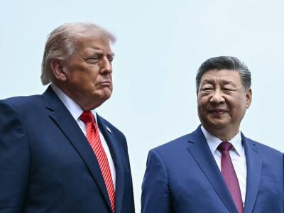 Си Цзиньпин призвал Трампа к осторожности в вопросе Тайваня из-за риска «конфликта» между США и Китаем 2 Президент Китая Си Цзиньпин (справа) и президент США Дональд Трамп посещают Храм Неба 14 мая 2026 года в Пекине, Китай.