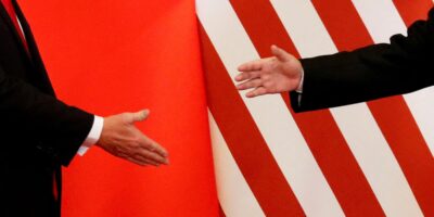 Си и Трамп готовятся пожать руки в Пекине в ноябре 2017 года