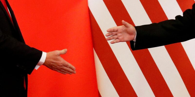 Си и Трамп готовятся пожать руки в Пекине в ноябре 2017 года