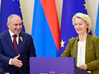 Премьер-министр Армении Никол Пашинян и председатель Европейской комиссии Урсула фон дер Ляйен принимают участие в пресс-конференции в ходе саммита Армения–Европейский союз в Ереване 5 мая 2026 года