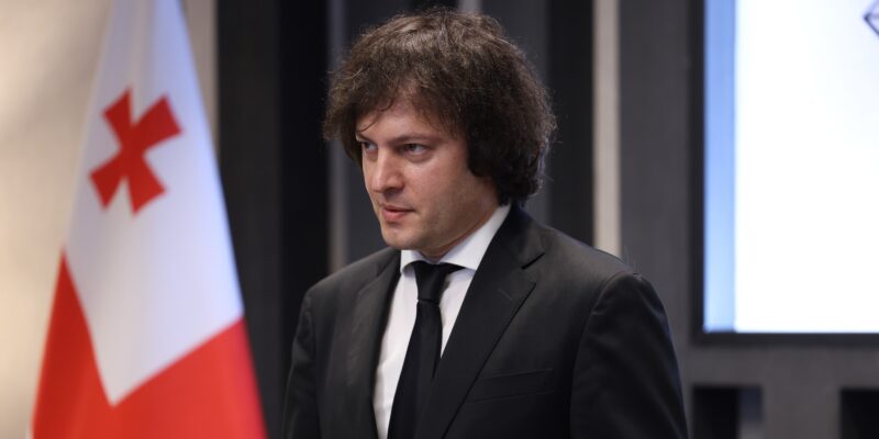 Премьер Грузии выступит на саммите Европейского политсообщества в Армении 1 kobaxidze flag e1777792681347 новости ECAD, Европейское политическое сообщество, Ираклий Кобахидзе, премьер Грузии, саммит в Армении
