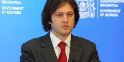 Ираклий Кобахидзе отправился с визитом в Кыргызстан 2 kobaxidze premier политика Грузинская мечта, Ираклий Кобахидзе, Кыргызстан, Садыр Жапаров