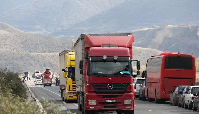 TCRC: Drivers at Verkhny Lars Forced to Pay for Expedited Document Processing 1 lars mashini News