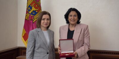 Президент Молдова вручила Зурабишвили орден Республики и заявила о поддержке Грузии 3 sandu zurabishvili новости Грузия-Молдова, орден Республики (Молдова), Санду-Зурабишвили