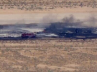 В Калифорнии разбился бомбардировщик B-52 с восемью членами экипажа 3 Дымящиеся обломки