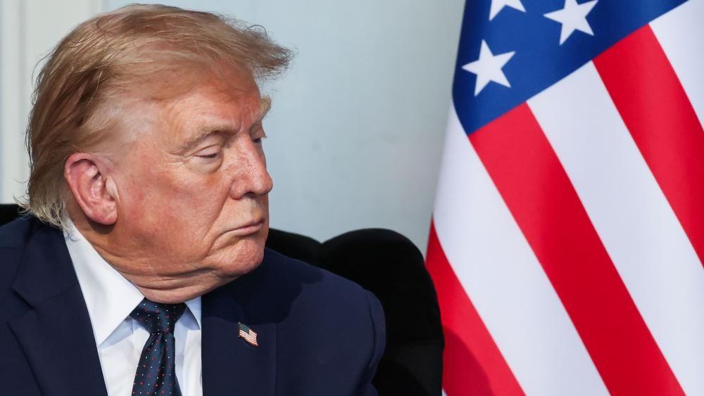 Трамп заявил о подписании предварительного соглашения с Ираном 1 US President Donald Trump attends a bilateral meeting with French President Emmanuel Macron