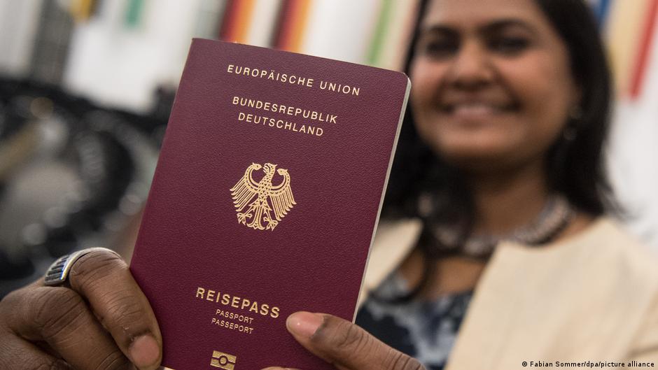 64027858 403.jpg Deutsche Welle гражданин Германии