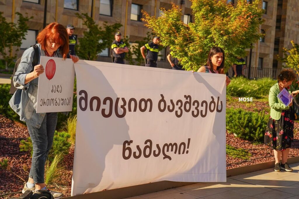 В Тбилиси проходит "Марш благодарности" родителей детей с Дюшенна 1 710651301 18424945573133078 1552954497347108350 n новости заболевание Дюшенна, марш благодарности, Руставели