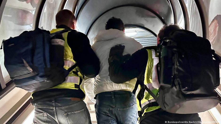 Германия резко увеличит число депортаций в Афганистан 1 76993806 403.jpg Deutsche Welle Германия-Афганистан, депортация афганцев