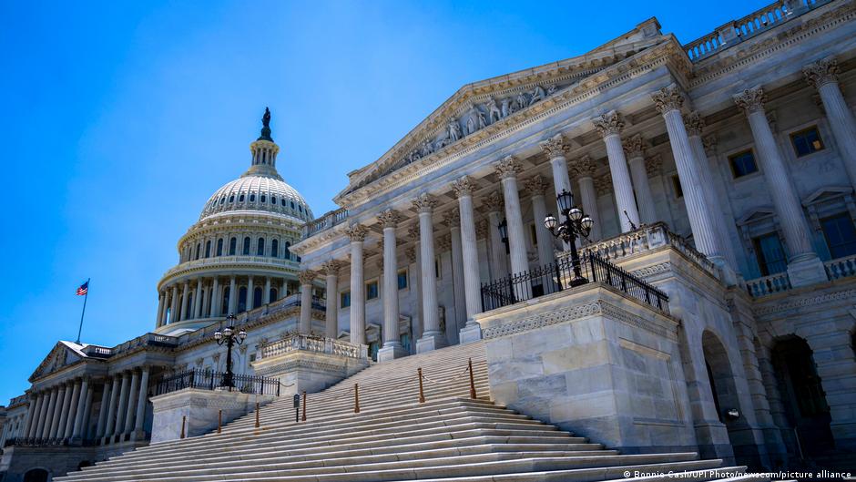 Сенат США поддержал резолюцию демократов о прекращении войны с Ираном 1 77435607 403.jpg Deutsche Welle Сенат США