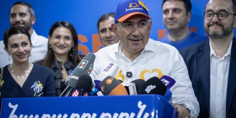 ЦИК: "Гражданский договор" премьера Пашиняна победил на выборах в Армении 1 77452373 403 1.jpg 1 Deutsche Welle выборы в Армении, Гражданский договор, партия Пашиняна, ЦИК Армении