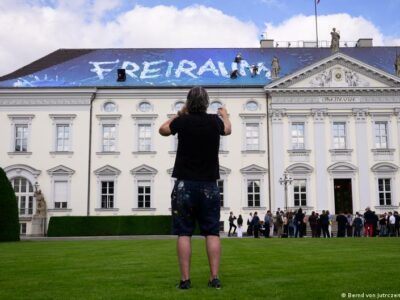 Как секс-кукла попала в резиденцию президента Германии 6 77477273 403.jpg Deutsche Welle секс-кукла