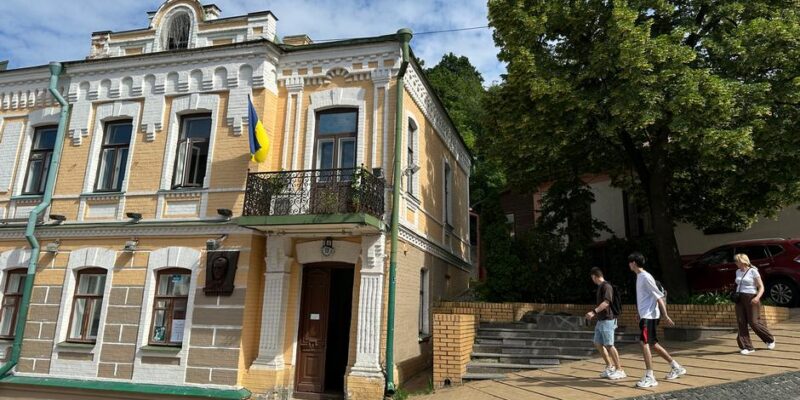 "Булгаков пошел домой". Репортаж из киевского музея 1 77510682 403.jpg Deutsche Welle Михаил Булгаков, музей Киева