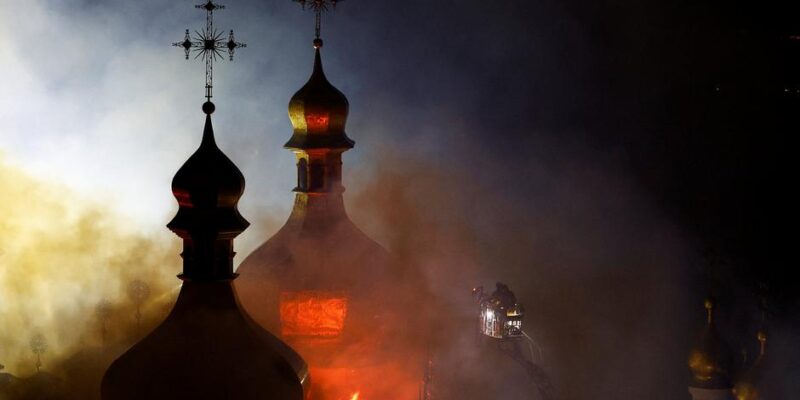 Удары ВС РФ по Украине: погибшие в Харькове, пожар в Киево-Печерской лавре 1 77551498 403.jpg Deutsche Welle Киево-Печерская лавра