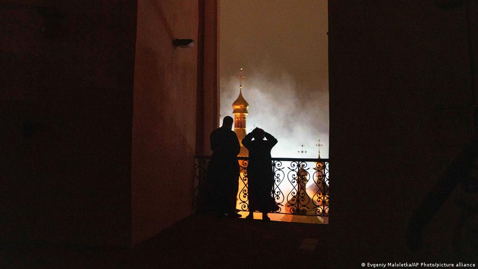 "Прицельные удары" РФ: как пострадал Успенский собор в Киеве 1 77557956 403.jpg Deutsche Welle Киево-Печерская лавра