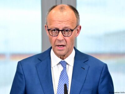 ФРГ хочет обсудить с Трампом условия "евротройки" по Украине 2 77564921 403.jpg Deutsche Welle Мерц-Трамп