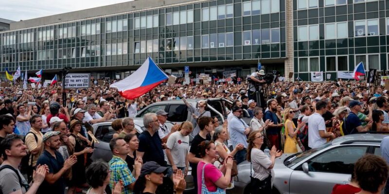 В Чехии - протесты против изменения финансирования СМИ 1 77649530 403.jpg Deutsche Welle чехия
