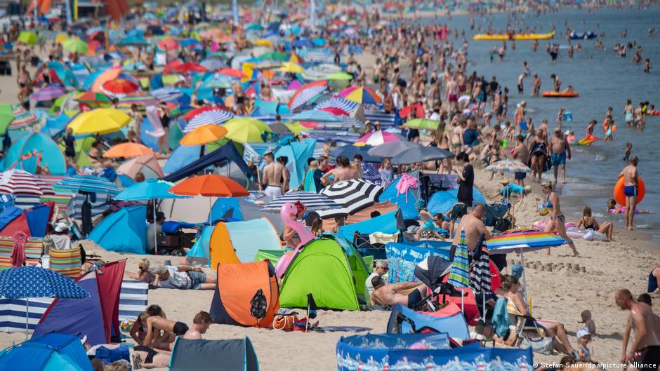 В разгар летней жары в Германии назвали лучшие морские пляжи 1 77679377 403.jpg Deutsche Welle жара в Германии