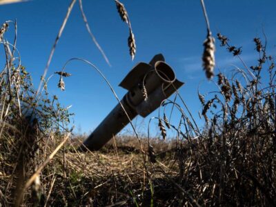 Мир на войне. Рекордное число конфликтов со времен Второй мировой 3 неразорвавшаяся ракета в поле, Харьковская область