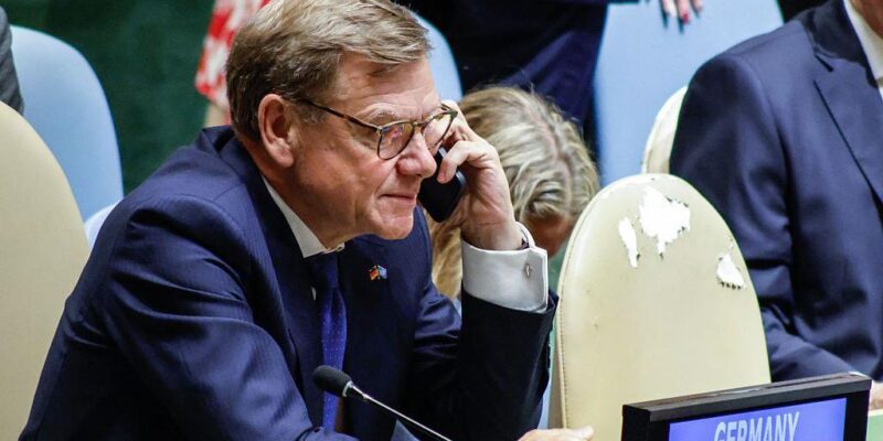 Министр иностранных дел Германии Йоханн Вадефуль принимает участие в заседании Генеральной Ассамблеи ООН по выборам непостоянных членов Совета Безопасности ООН в штаб-квартире Организации Объединенных Наций в Нью-Йорке 3 июня 2026 года.
