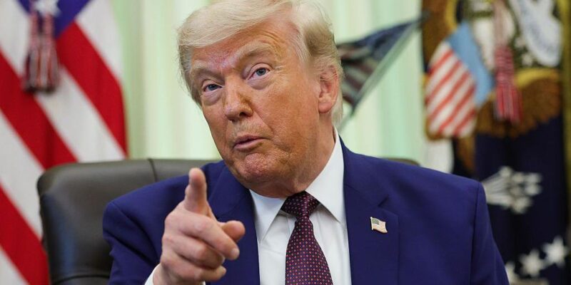 Дональд Трамп заявил, что в ближайшие часы Иран ждет новый мощный удар, и пообещал венесуэльский сценарий 1 Дональд Трамп