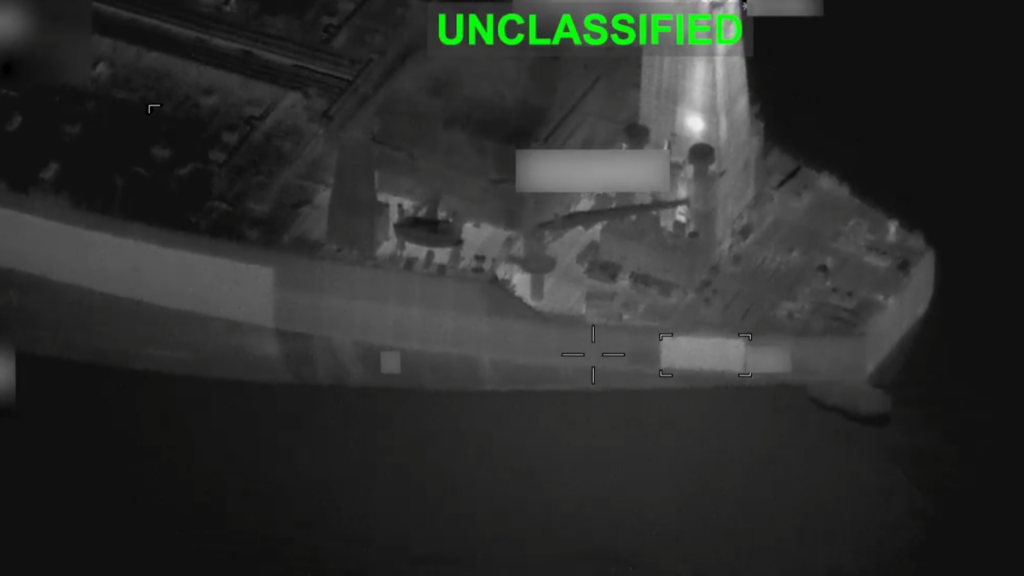 Кадр из видео Centcom, демонстрирующий удар по танкеру под флагом Ботсваны