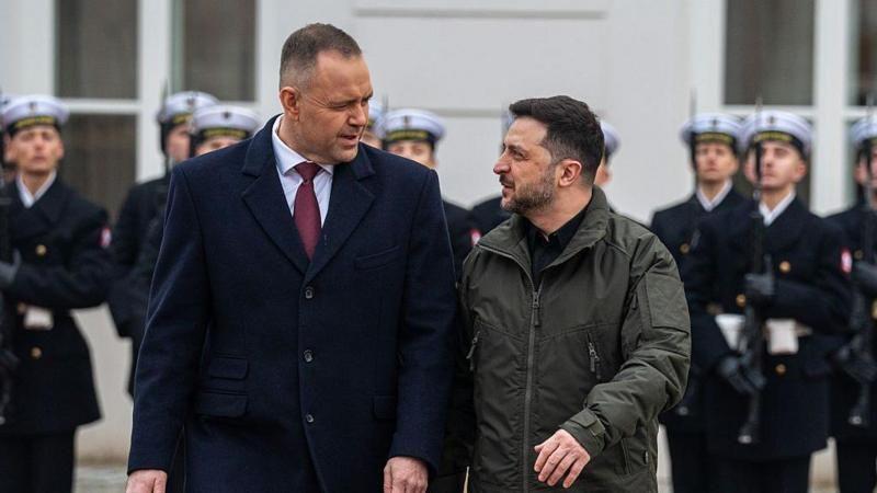 Президент Польши лишил Зеленского высшего ордена из-за «Героев УПА» в названии части ВСУ 1 Кароль Навроцкий и Владимир Зеленский