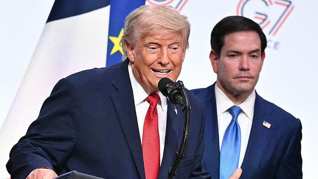 США обнародовали детали предварительного соглашения с Ираном. Трамп говорит, что подписать его могут в четверг 1 Дональд Трамп и Марко Рубио