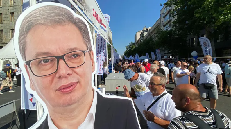 Трафарет с изображением Александра Вучича