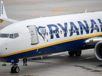 Пассажира Ryanair чуть не засосало в иллюминатор во время полета. Что произошло? 2 Boeing 737 MAX авиакомпании Ryanair