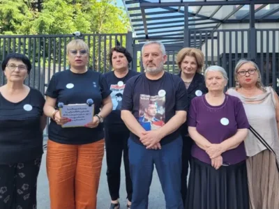 Семьи задержанных на акциях обратились с требованиями к Общественному вещателю 6 3113 новости Общественный вещатель, родители, узники совести в Грузии, эфир