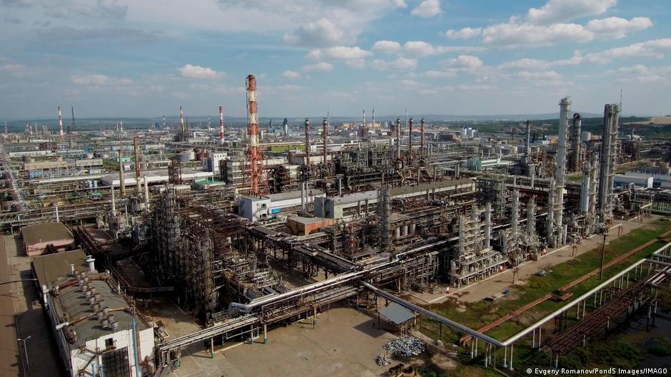 Нефтехимический завод "Газпром нефтехим Салават" остановил работу после атаки БПЛА 1 69038261 403.jpg Deutsche Welle Газпром