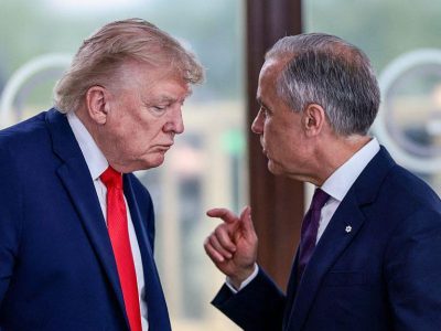 Трамп ввел 50-процентную пошлину на ряд товаров из Канады 3 Президент США Дональд Трамп беседует с премьер-министром Канады Марком Карни во время рабочего обеда в рамках саммита G7 в Эвиане, на востоке Франции, 16 июня 2026 года