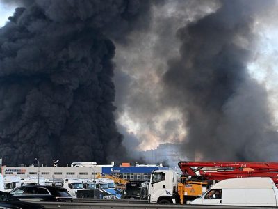Пожар после ударов по складам в Петербурге