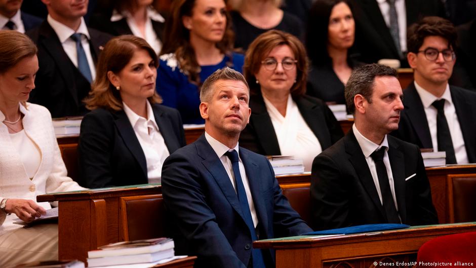 Парламент Венгрии поддержал поправку, позволяющую отстранить президента от должности 1 77103576 403.jpg Deutsche Welle Парламент Венгрии, президент Венгрии