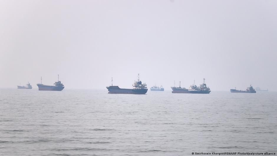 В Ормузском проливе поражен минимум один танкер 1 77783249 403.jpg Deutsche Welle Ормузский пролив