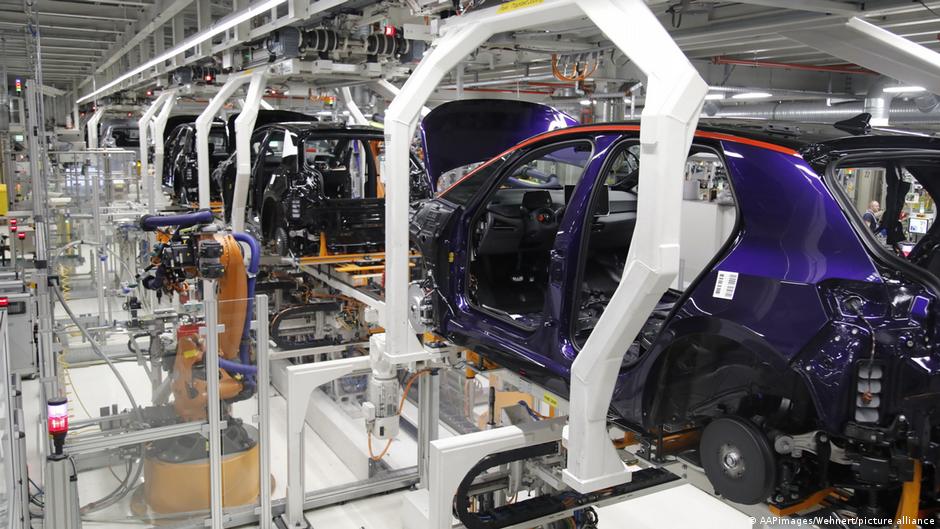 Volkswagen планирует закрыть четыре завода в Германии к 2034 году 1 77785749 403.jpg Deutsche Welle Volkswagen