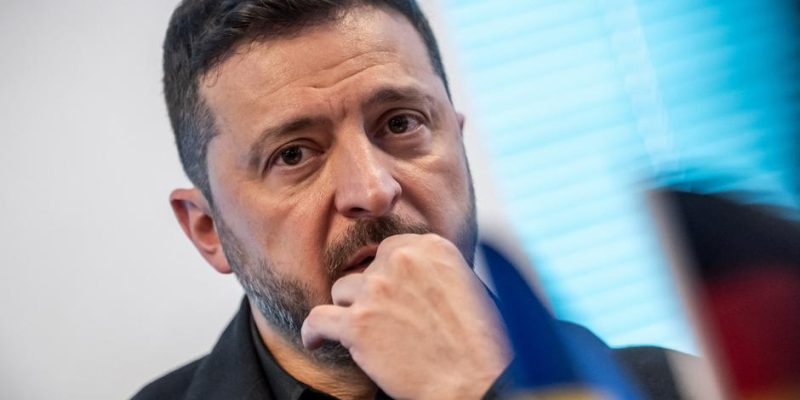Зеленский: У главы Минобороны Федорова был конфликт с главкомом ВСУ Сырским 1 77869114 403 1.jpg 1 Deutsche Welle Владимир Зеленский