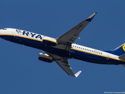 Пассажира затянуло в разбившийся иллюминатор самолета Ryanair 7 77908605 403.jpg Deutsche Welle Ryanair