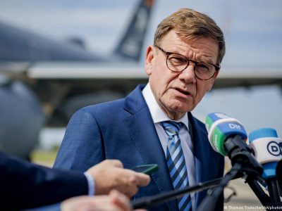 Глава МИД ФРГ - за исключение помощи Украине из долгового тормоза 2 77944627 403.jpg Deutsche Welle Глава МИД ФРГ