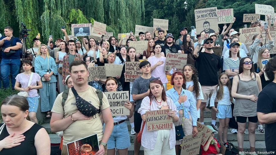 В Киеве второй день протестовали против отставки Федорова 1 78014677 403.jpg Deutsche Welle Михаил Федоров
