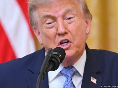 Хоккейные клюшки, вино и цемент: Трамп вводит новые пошлины на канадские товары 4 78023273 403.jpg Deutsche Welle канадские товары, пошлины Трампа, США-Канада
